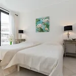 Modern 3 Bedroom, 3 Bathroom Accommodation Near Cannes Old Town Walking Distance To Palais 330
