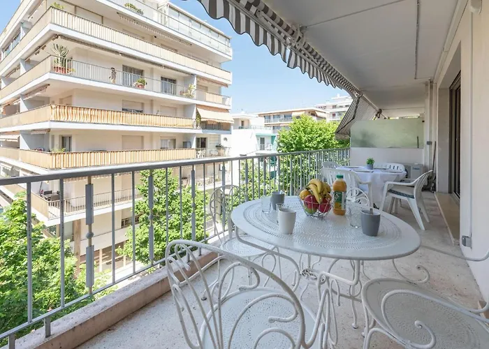 Apartment Le Valencia By Interhome