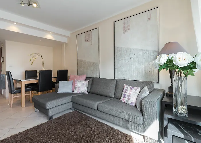 Modern 3 Bedroom, 3 Bathroom Accommodation Near Cannes Old Town Walking Distance To Palais 330