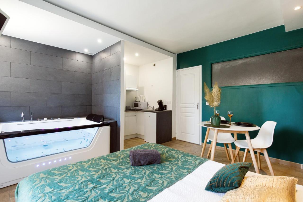 And - Apartment Cannes