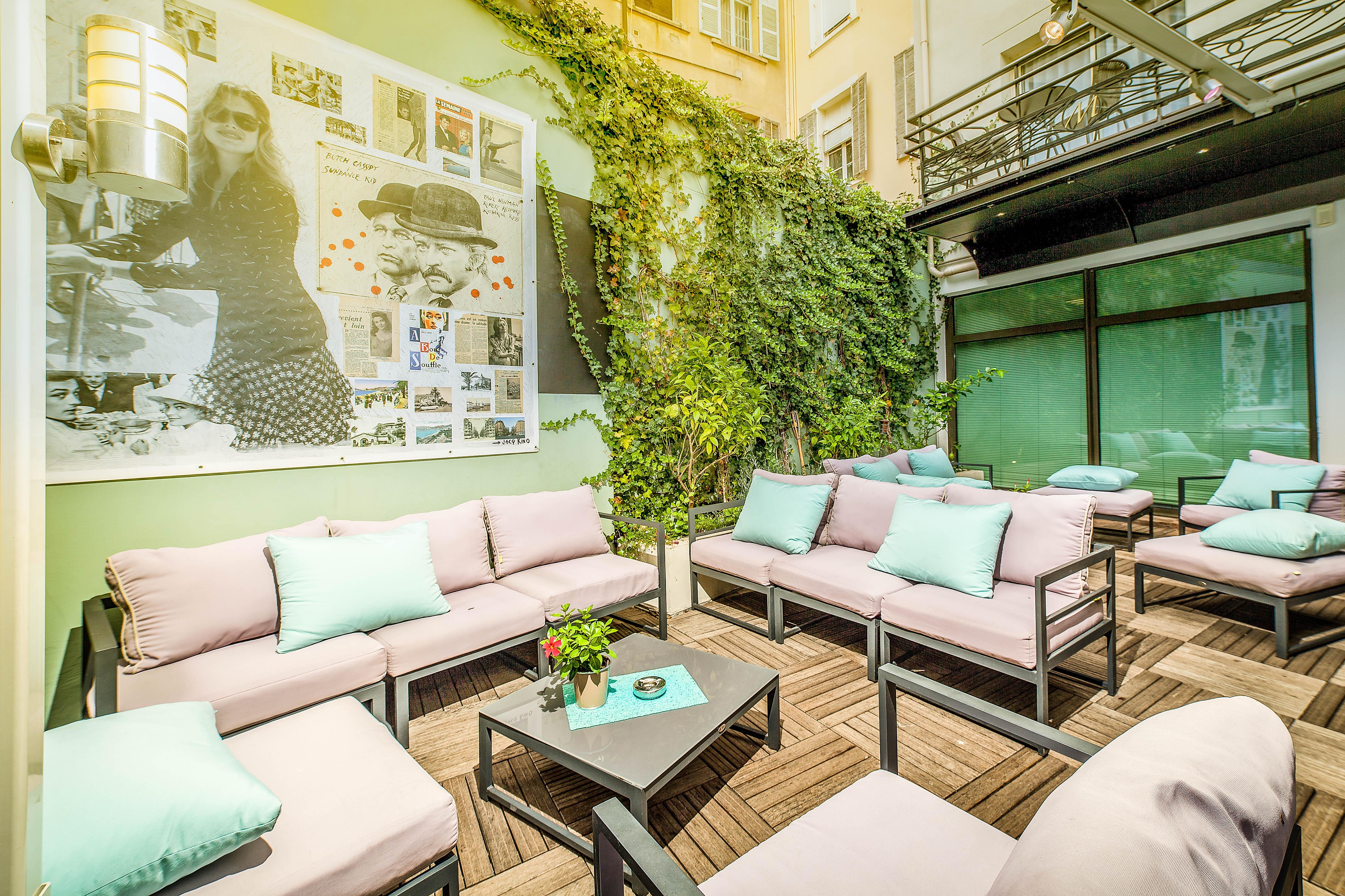 Montaigne & 4* Cannes