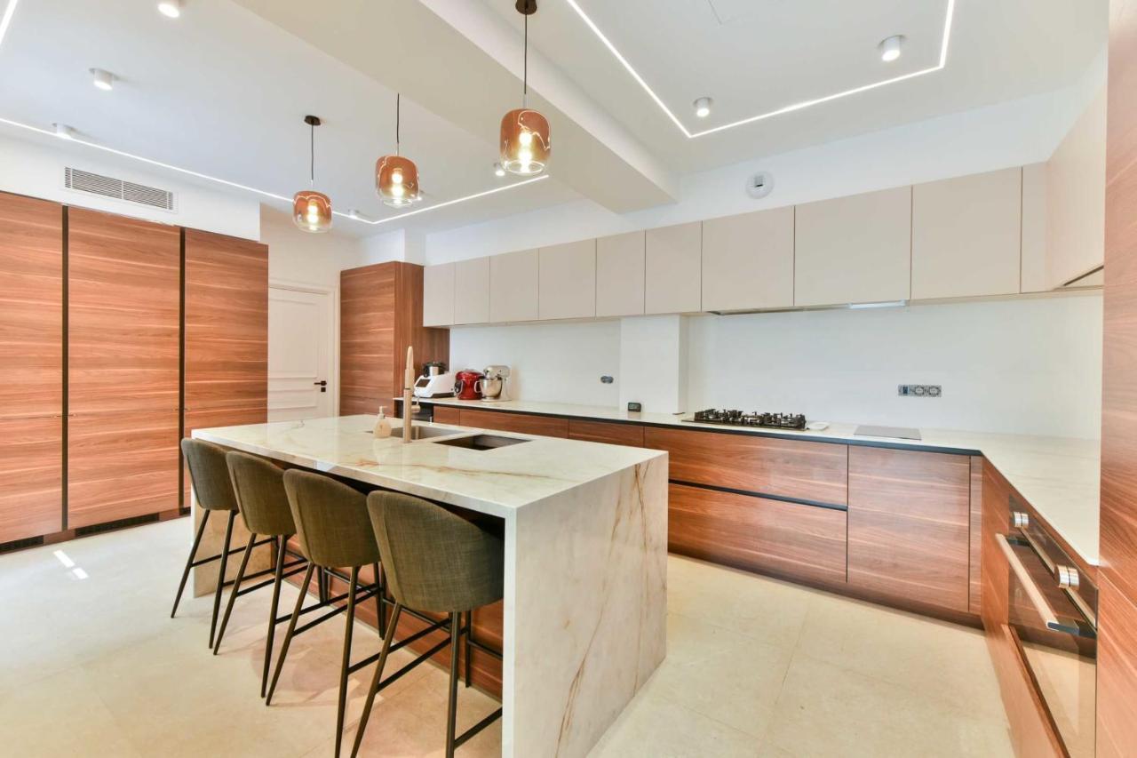 Luxueuse With Pool 7bd14p -