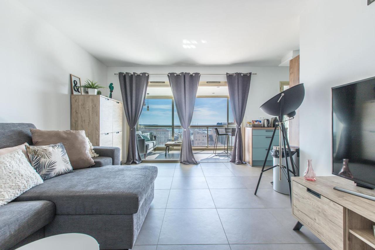 Lb Vacation I Admire Panoramic Ocean Views Through Walls Of Windows Cannes