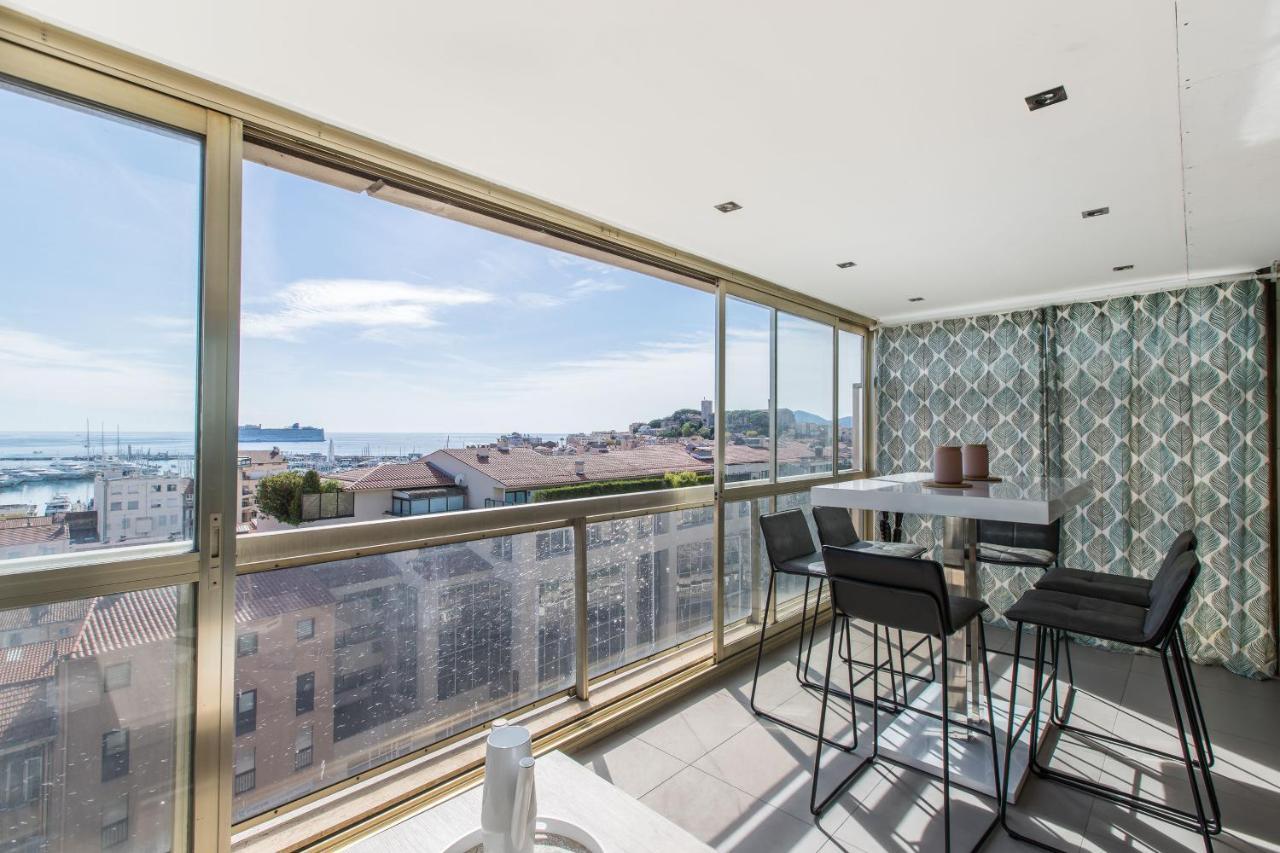 Lb Vacation I Admire Panoramic Ocean Views Through Walls Of Windows *