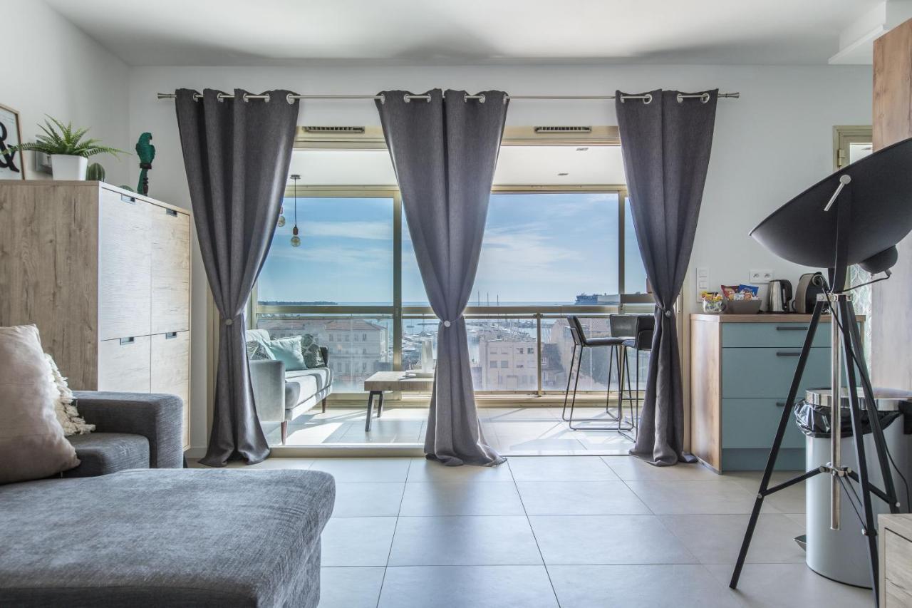 Apartment Lb Vacation I Admire Panoramic Ocean Views Through Walls Of Windows