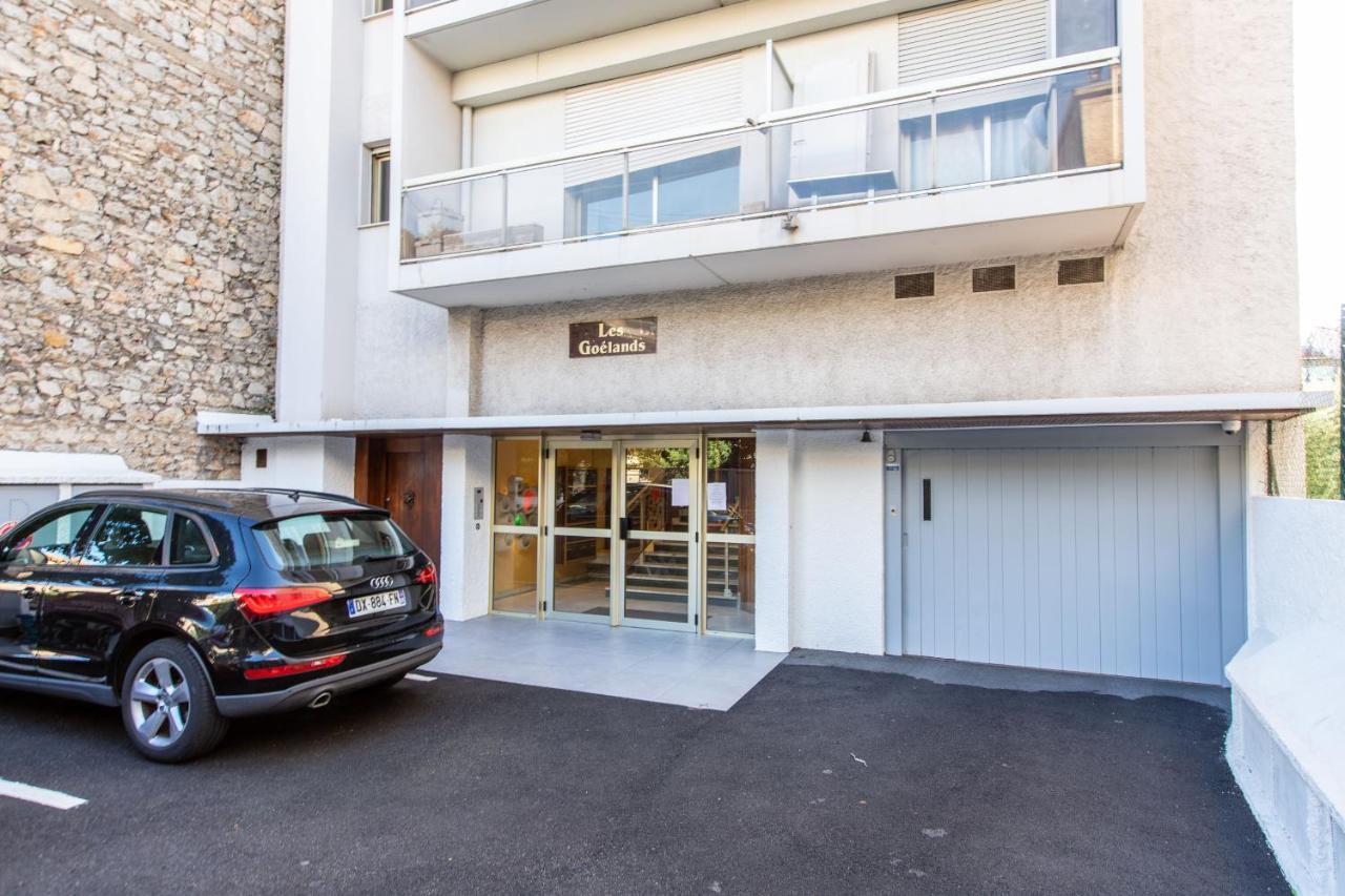 Lb Vacation I Admire Panoramic Ocean Views Through Walls Of Windows * Cannes