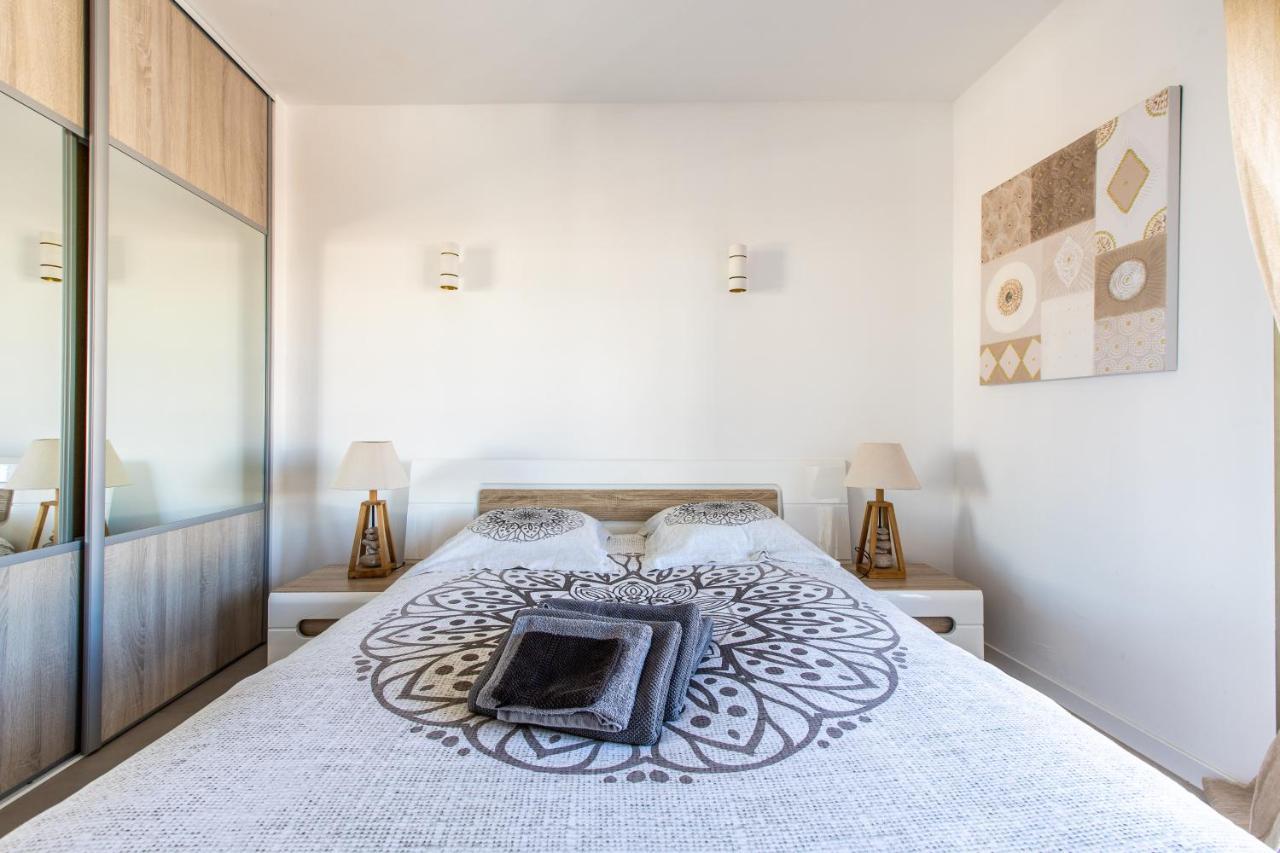 Lb Vacation I Admire Panoramic Ocean Views Through Walls Of Windows