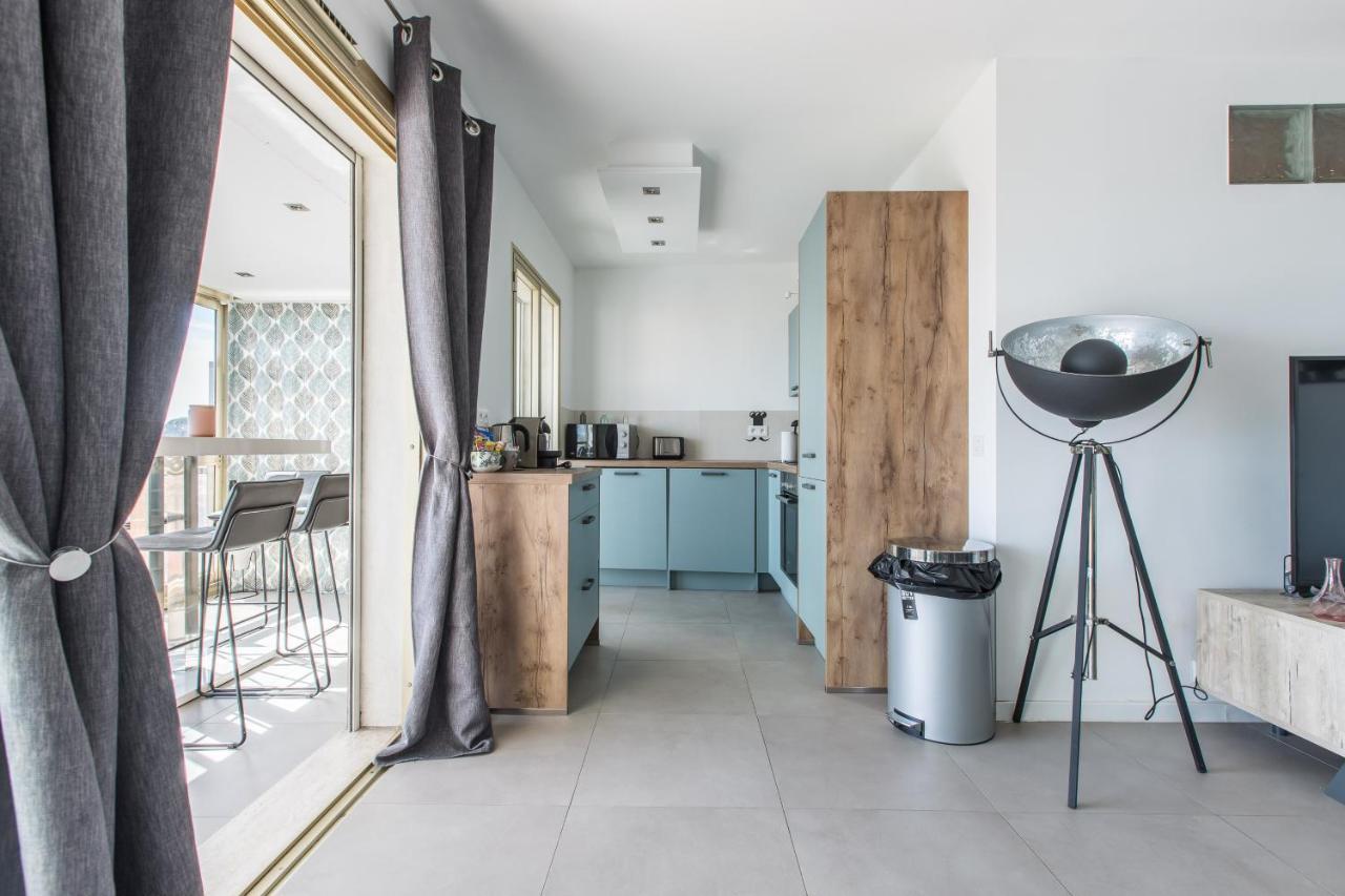 Apartment Lb Vacation I Admire Panoramic Ocean Views Through Walls Of Windows Cannes