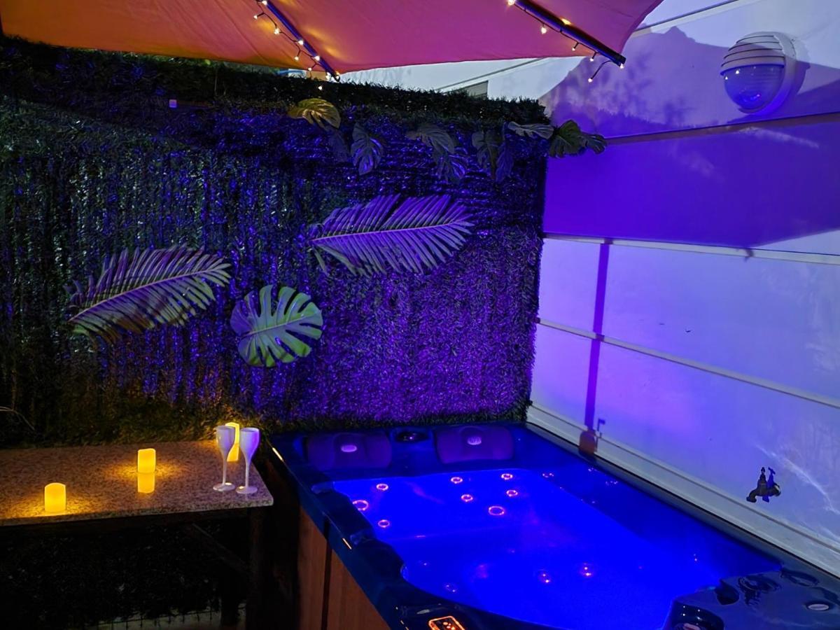 Evasion A Deux, Domaine Prestigieux, Jacuzzi Et Parking Prives, Piscine