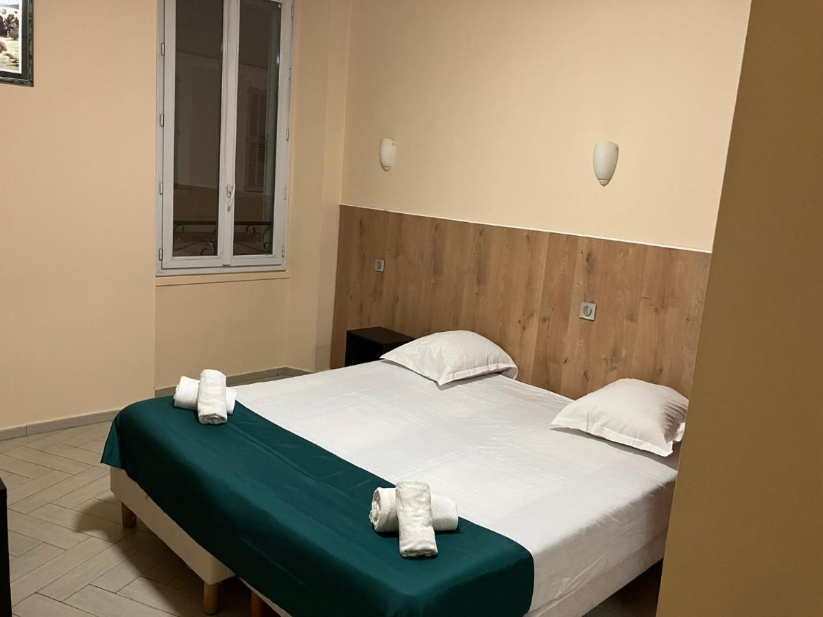 Hotel Arcotel 4 Minutes Du Palais Des Festivals - New Management New Team - Old Revievv