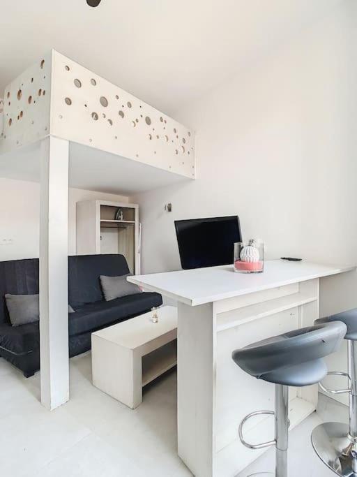 Le Pre I - - 9 Min Palais - * Cannes