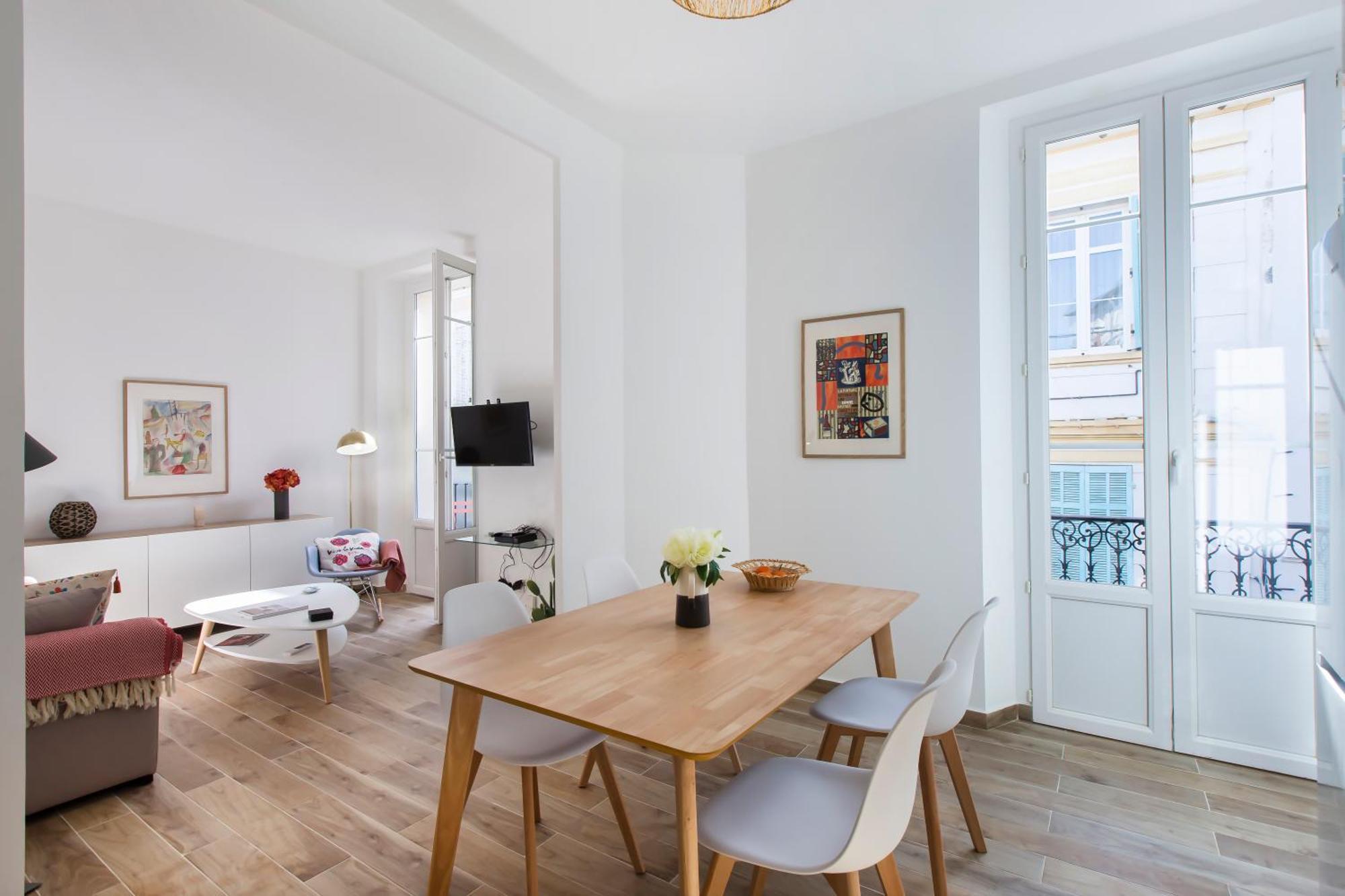 Apartment Centre, Climatise, Balcon, A Pied Cannes