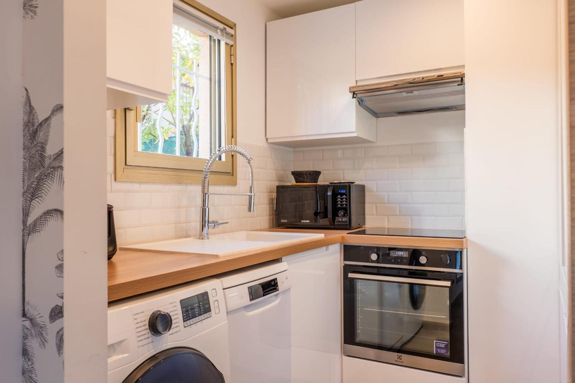 Rare ! With Terrace 5min Walk To The Palais *