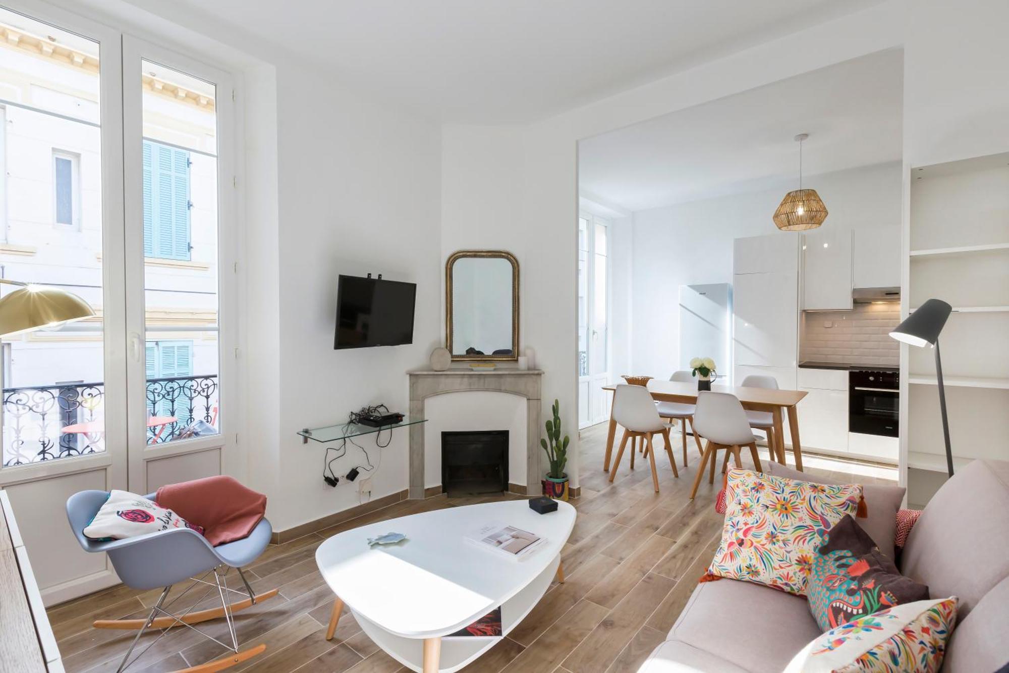 Apartment Centre, Climatise, Balcon, A Pied Cannes
