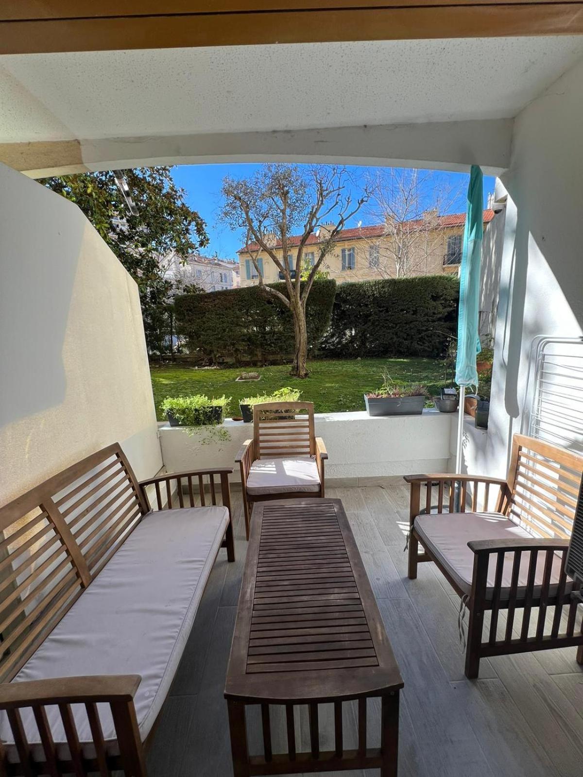 Superbe Studio Terrasse Centre Et Plages A Pieds *