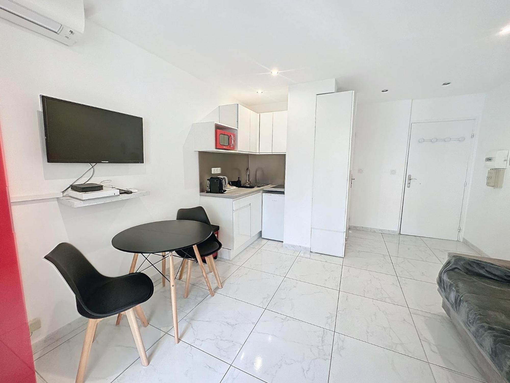 Superbe Studio Terrasse Centre Et Plages A Pieds Apartment *