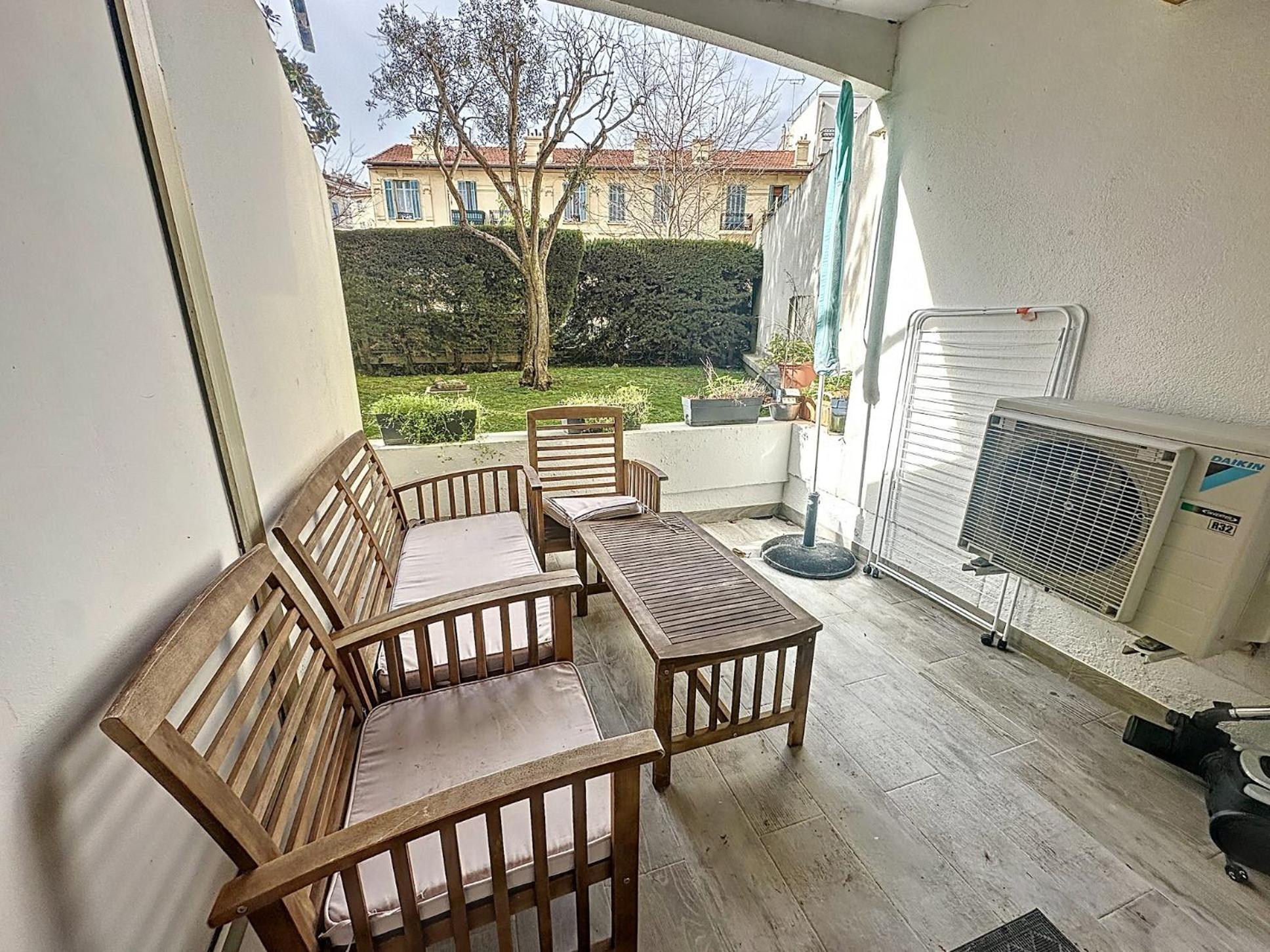 Superbe Studio Terrasse Centre Et Plages A Pieds