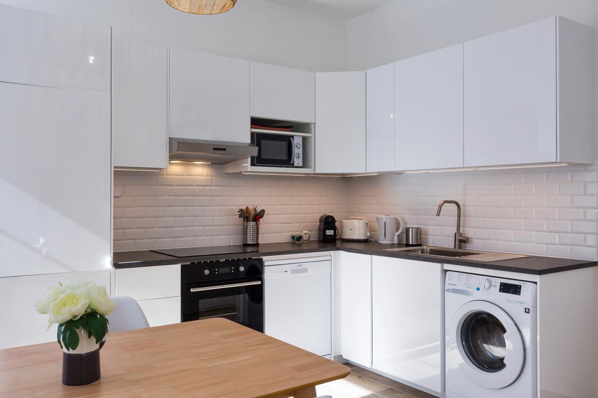 Apartment Centre, Climatise, Balcon, A Pied Cannes