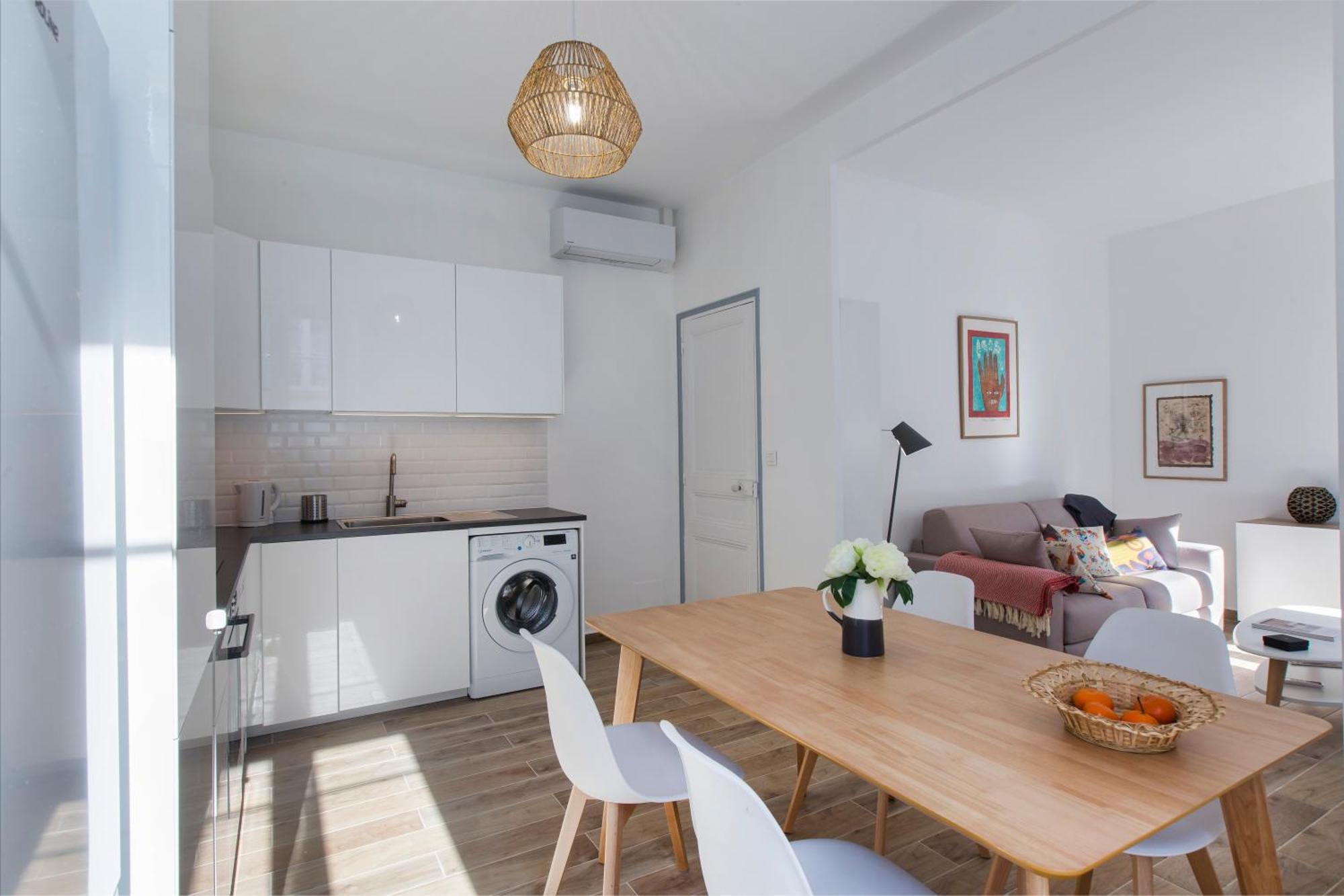 Centre, Climatise, Balcon, A Pied Cannes