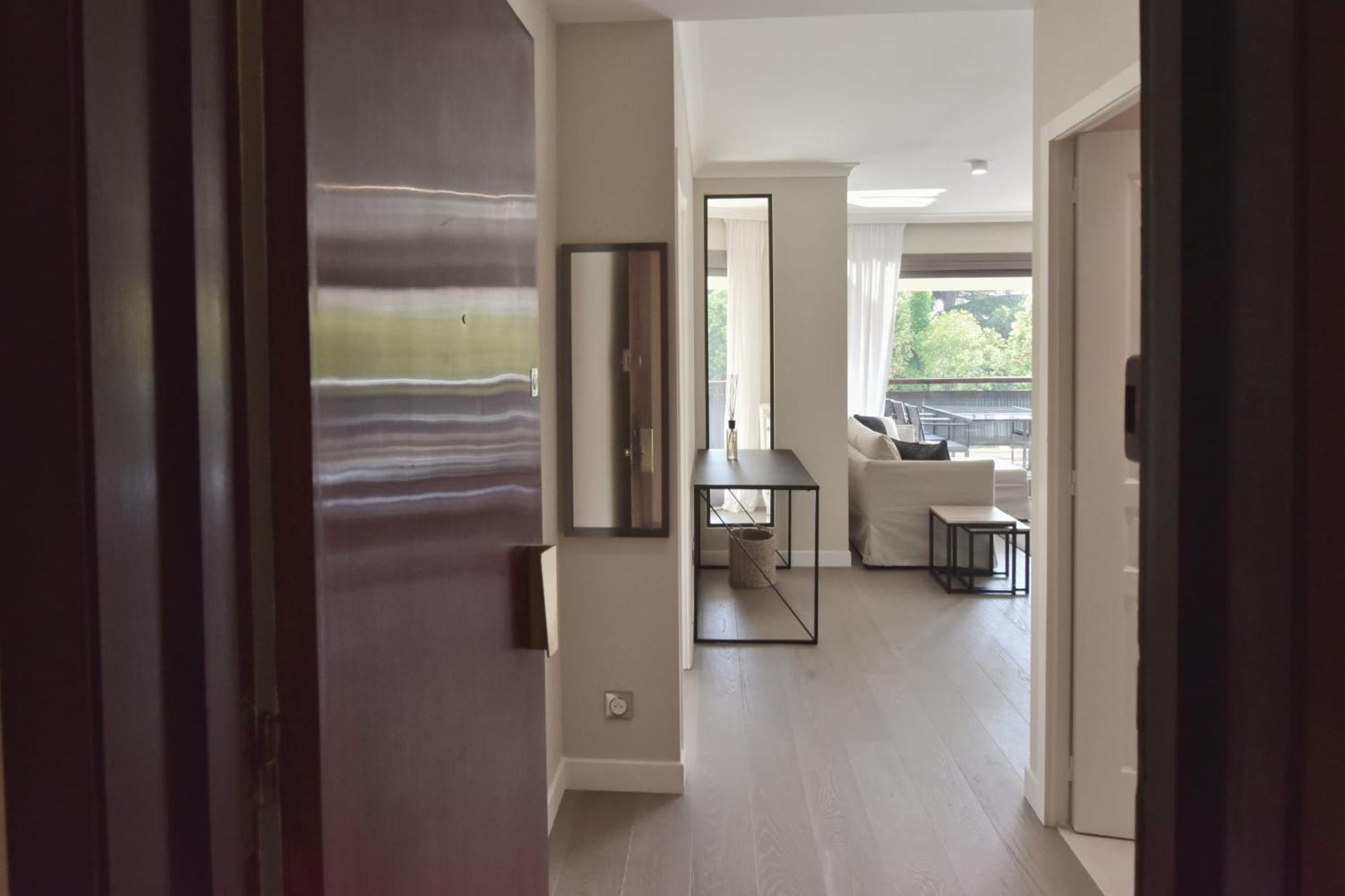 - 2-br Flat 15-min Walk To The Beaches *
