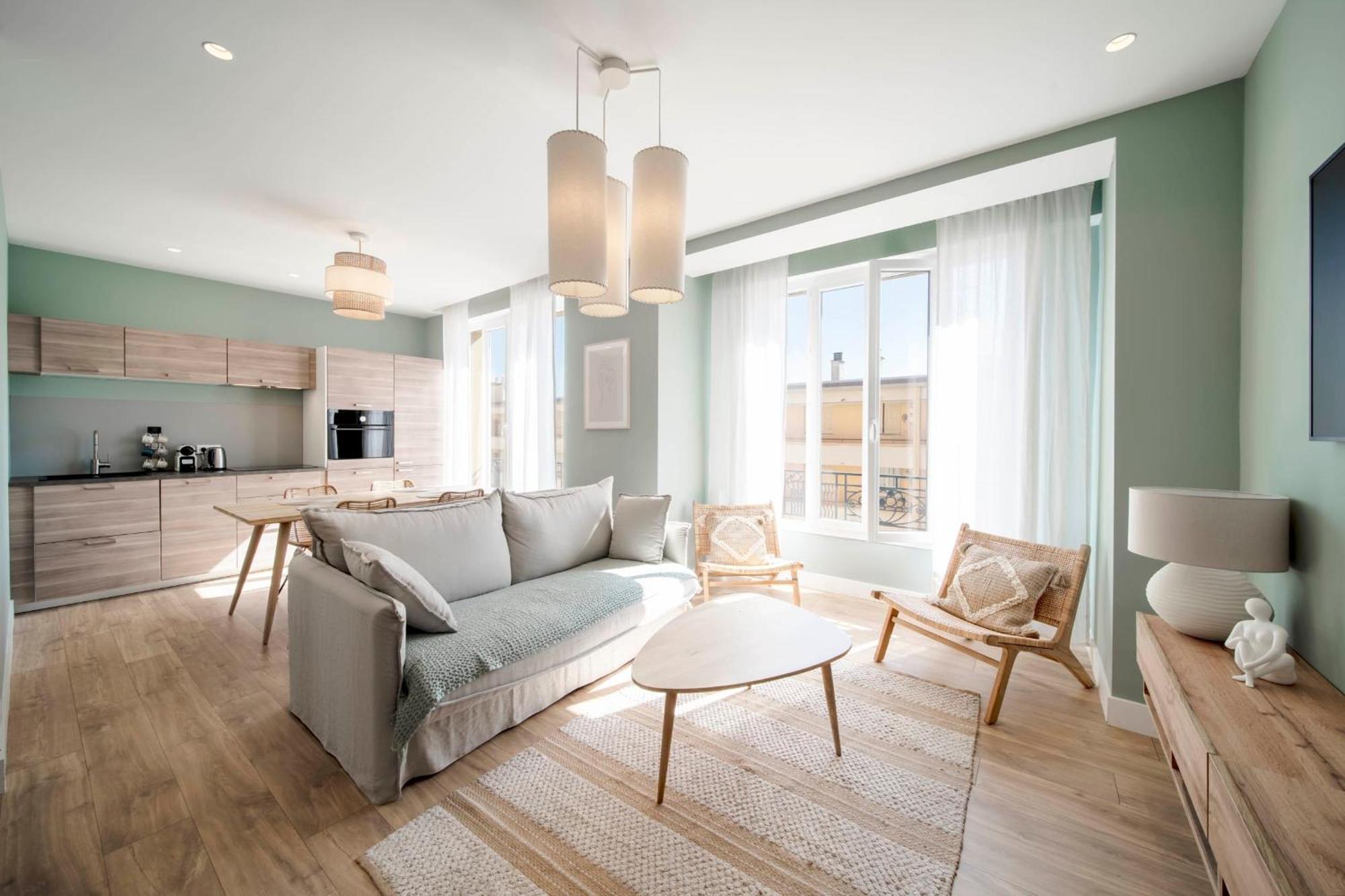 Ref 1943 - Centre - For Rent *