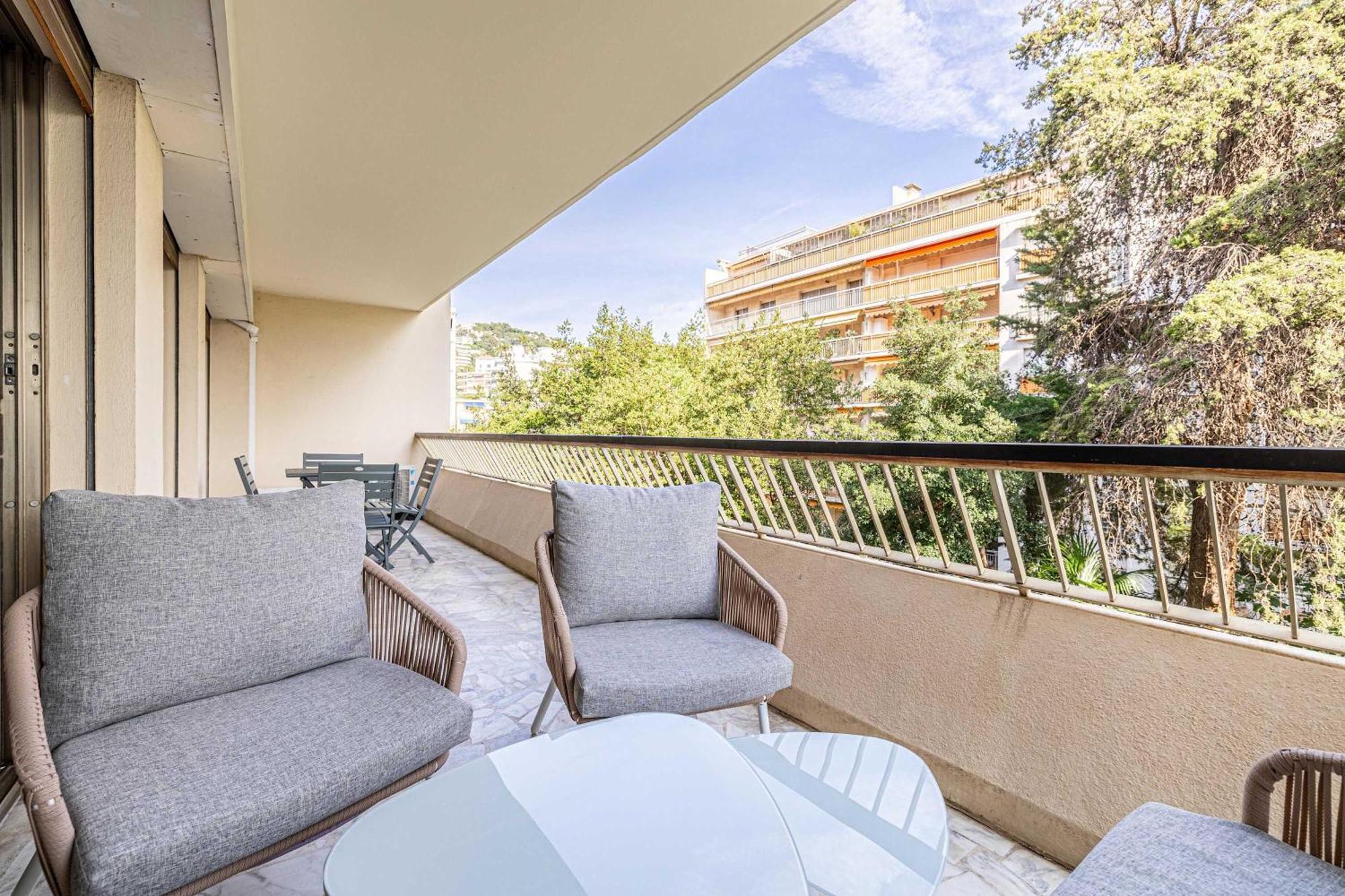 Le Fleuri Avec Terrasse, A Cote Du Martinez, Ideal Pour Un Sejour Apartment