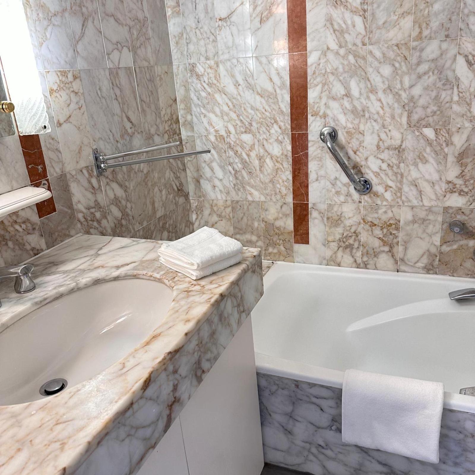 Apartment 2p Between Croisette Beaches And Antibes Street *