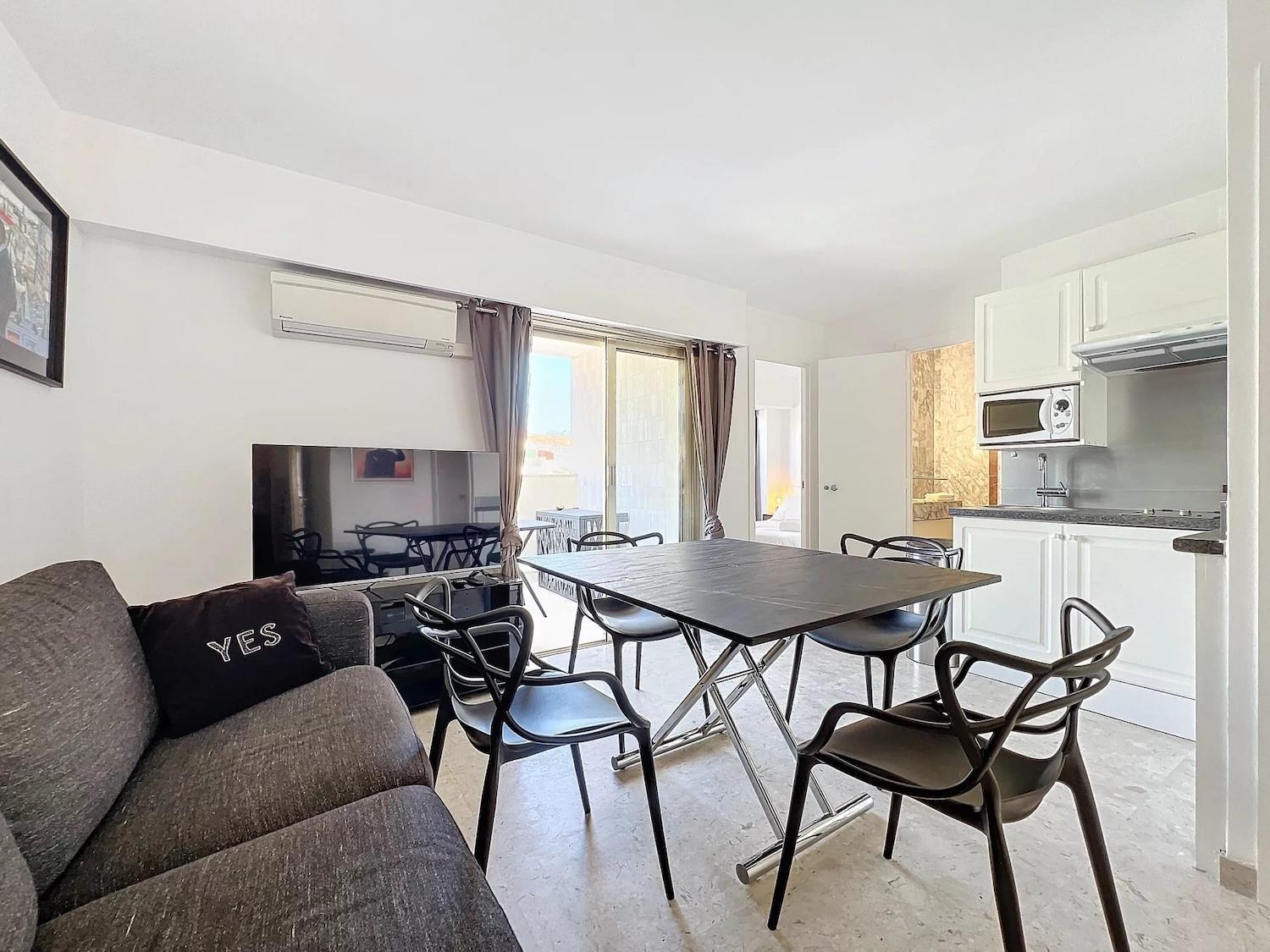2p Between Croisette Beaches And Antibes Street * Cannes