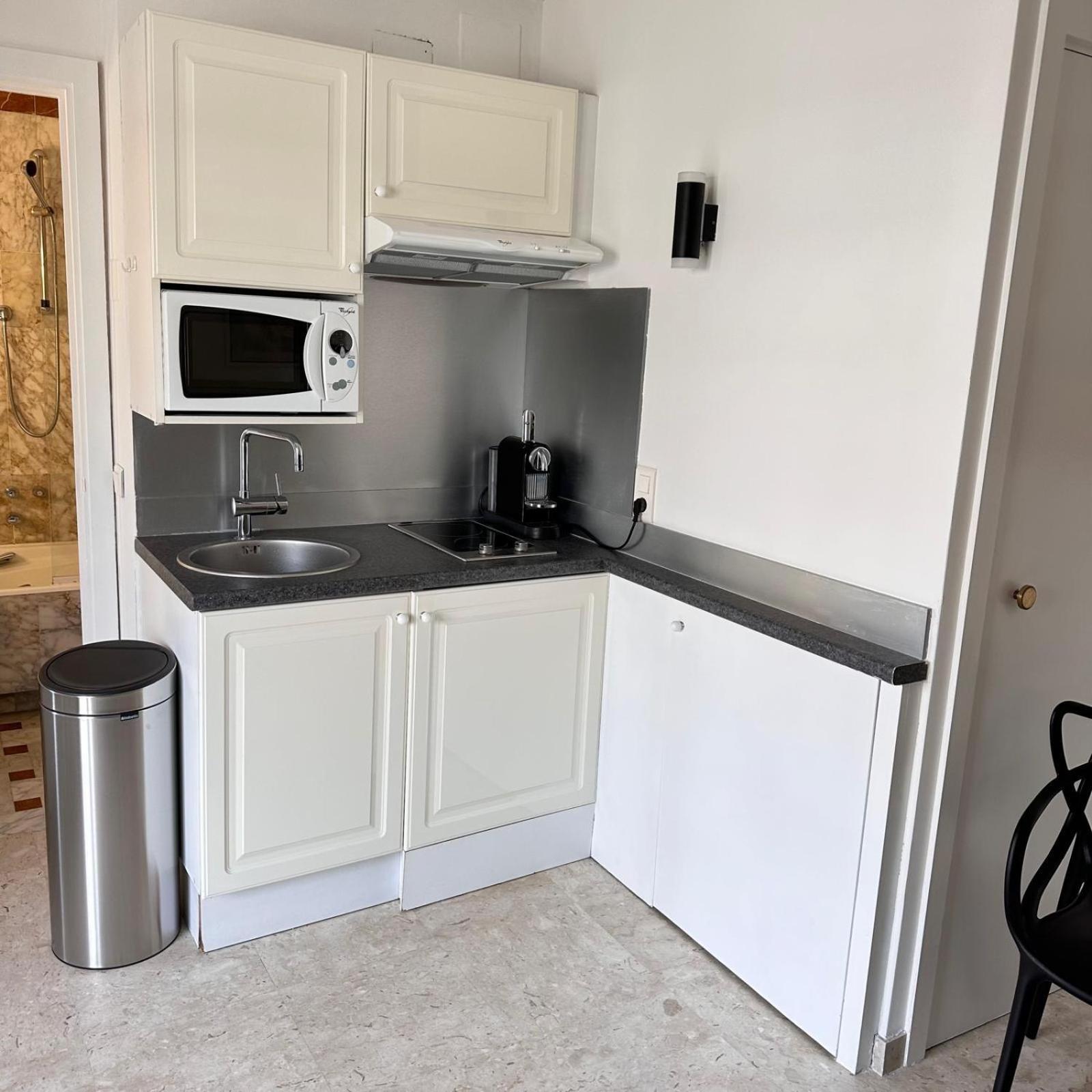 2p Between Croisette Beaches And Antibes Street Apartment *