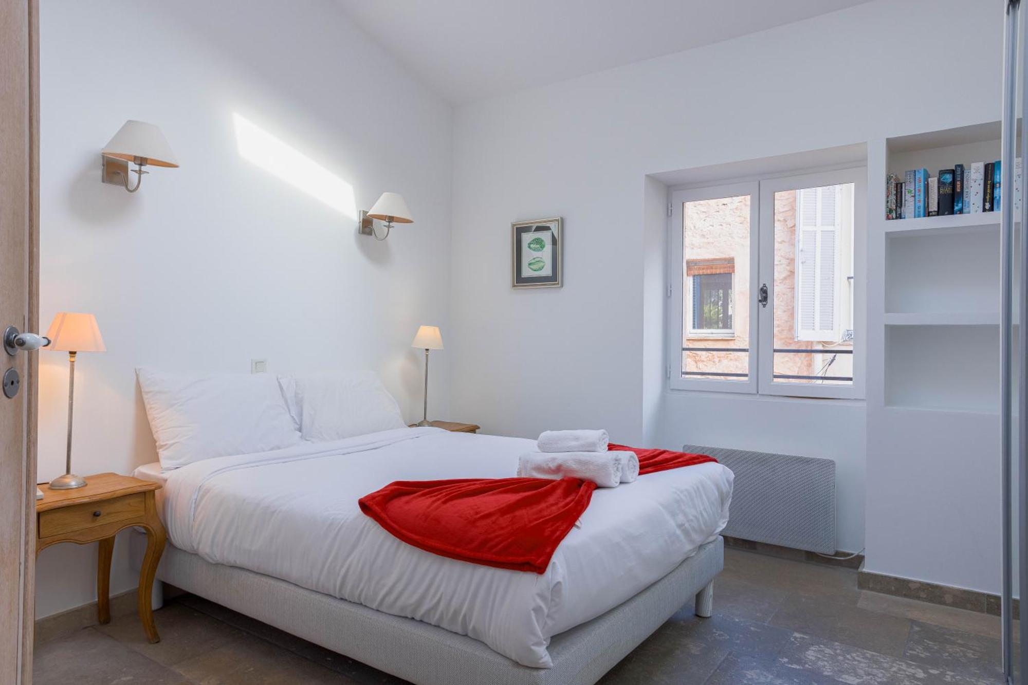 Maison Julia- Triplex Avec Rooftop Terrasse Vue Sur Et Cathedrale, 10 Mins A Pieds Du Palais Et Plages *
