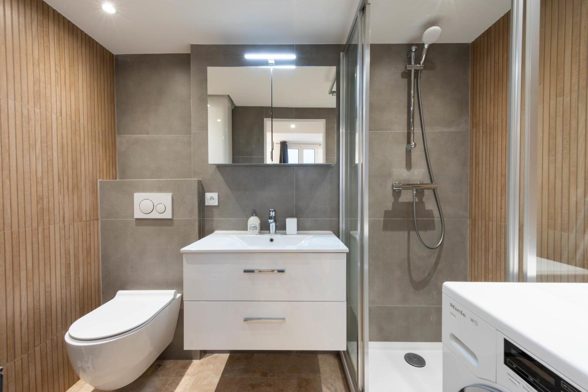 Apartment 1-br With Ac In The Heart Of *