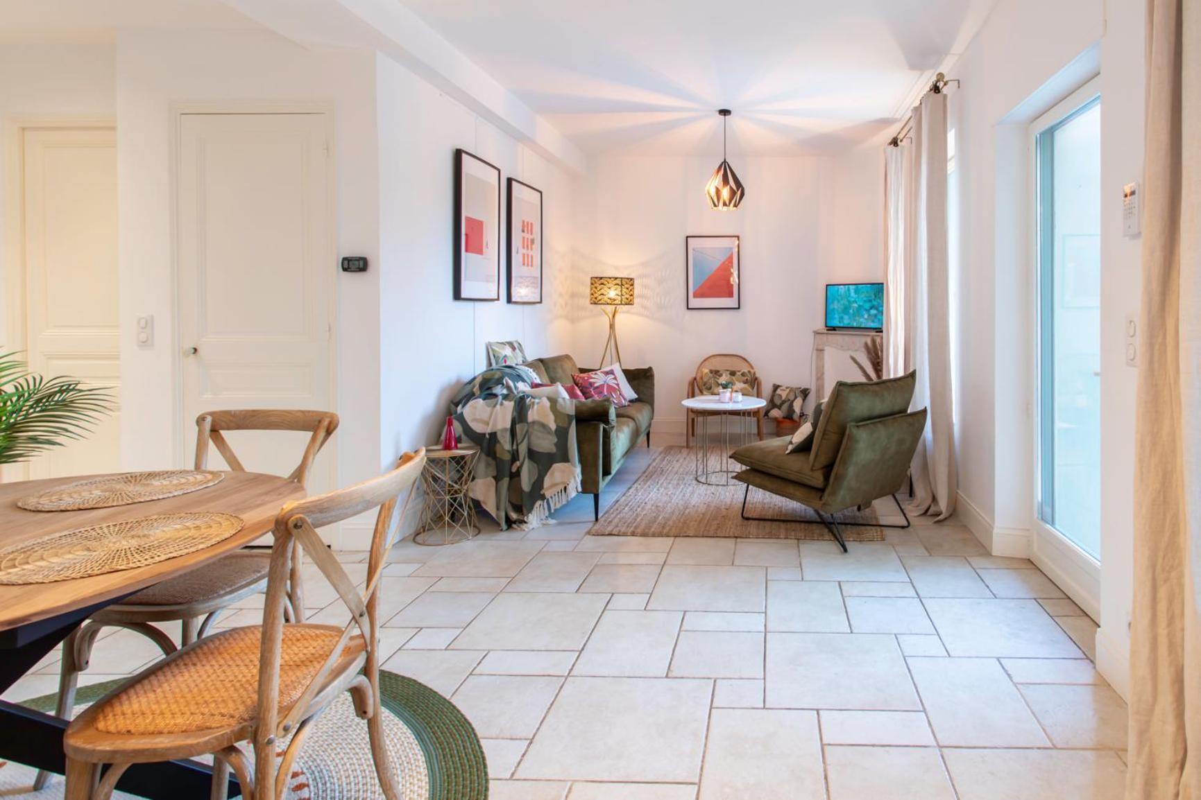 Villa C8 - Lovely House 4 Bdr - Pool, Ac, Garage & Wifi