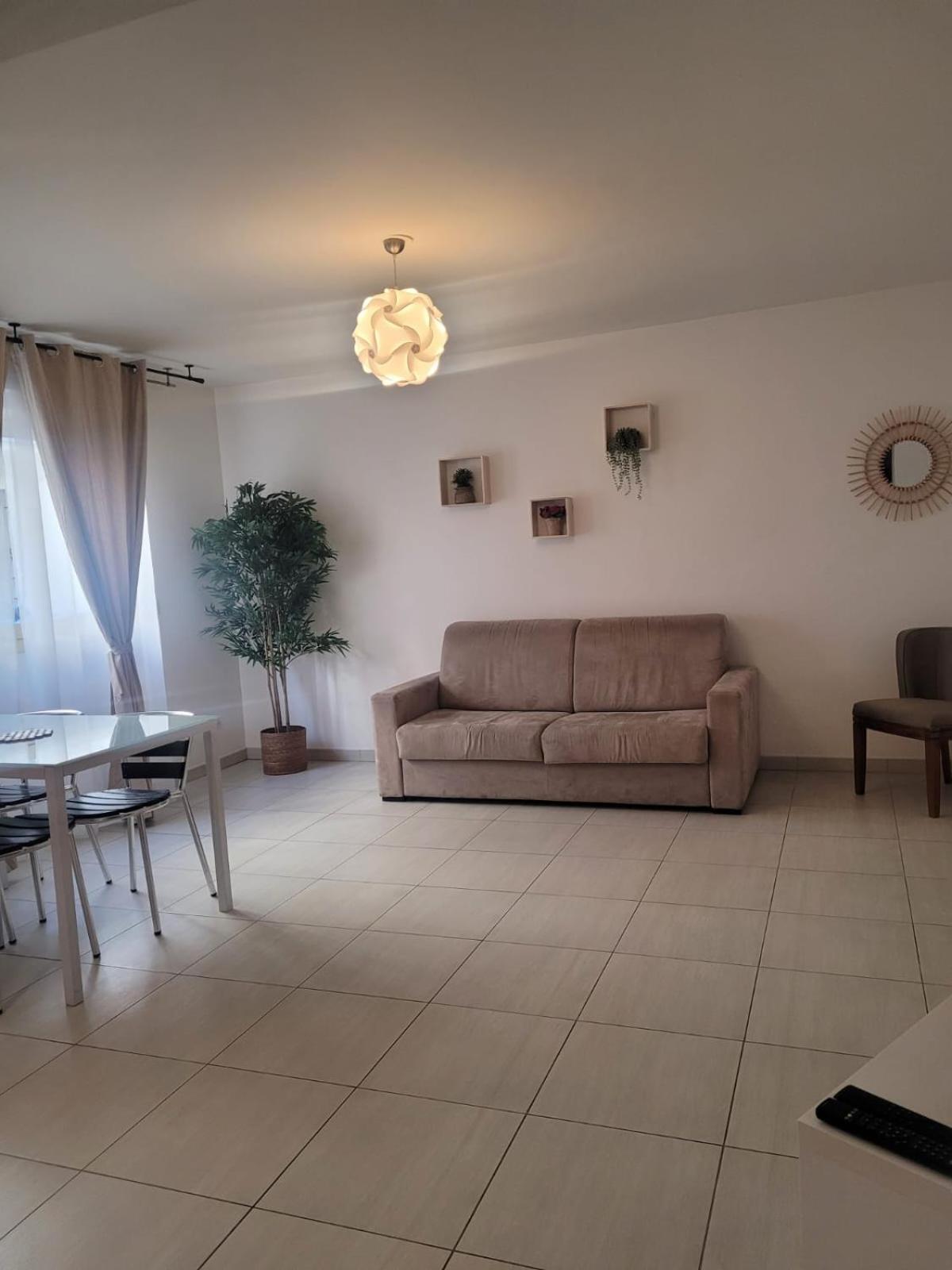 Montaigne & Hotel 4*