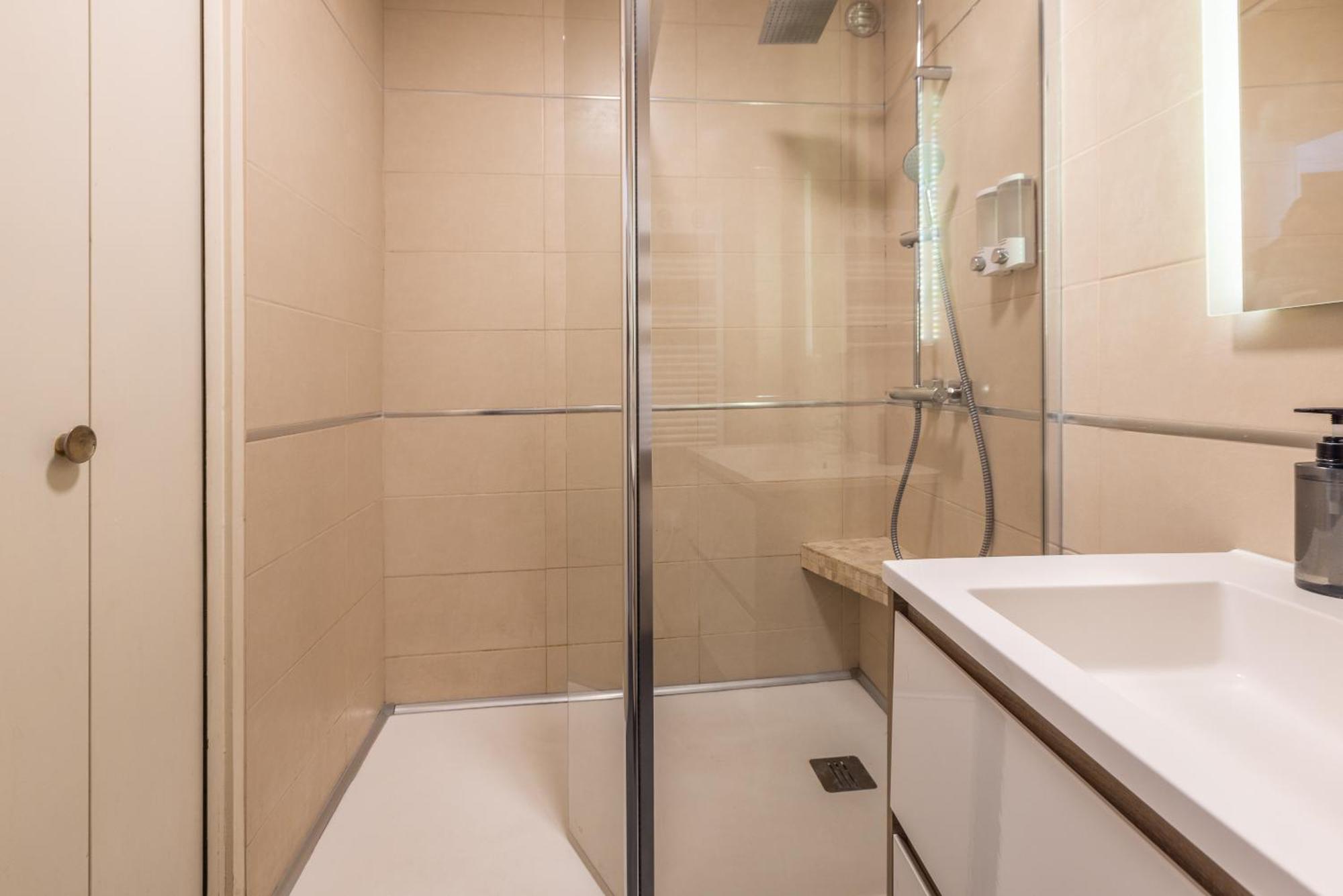 Apartment Lb Vacation I Admire Panoramic Ocean Views Through Walls Of Windows *