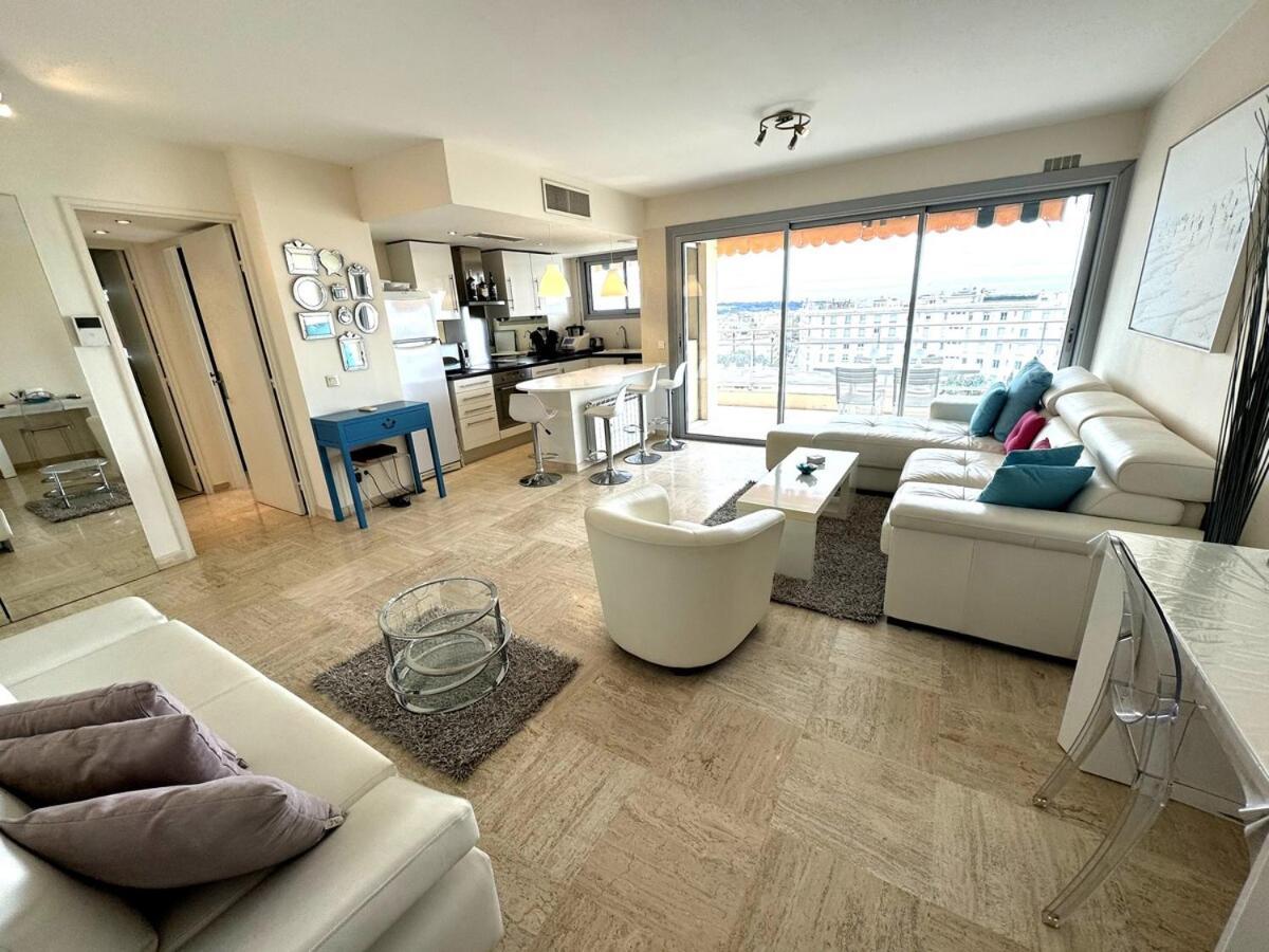 Seaview Retreat 1br With Terrace Appartement