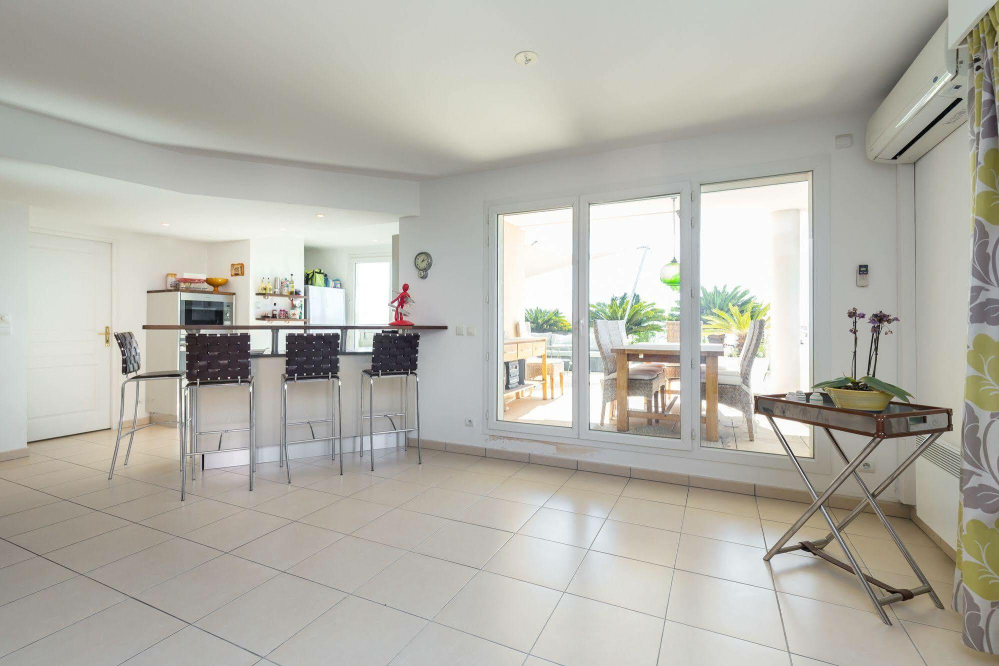 Apartment Superb Penthouse In Centre Of Stunning Views Air-conditioning Internet Near The Palais 532