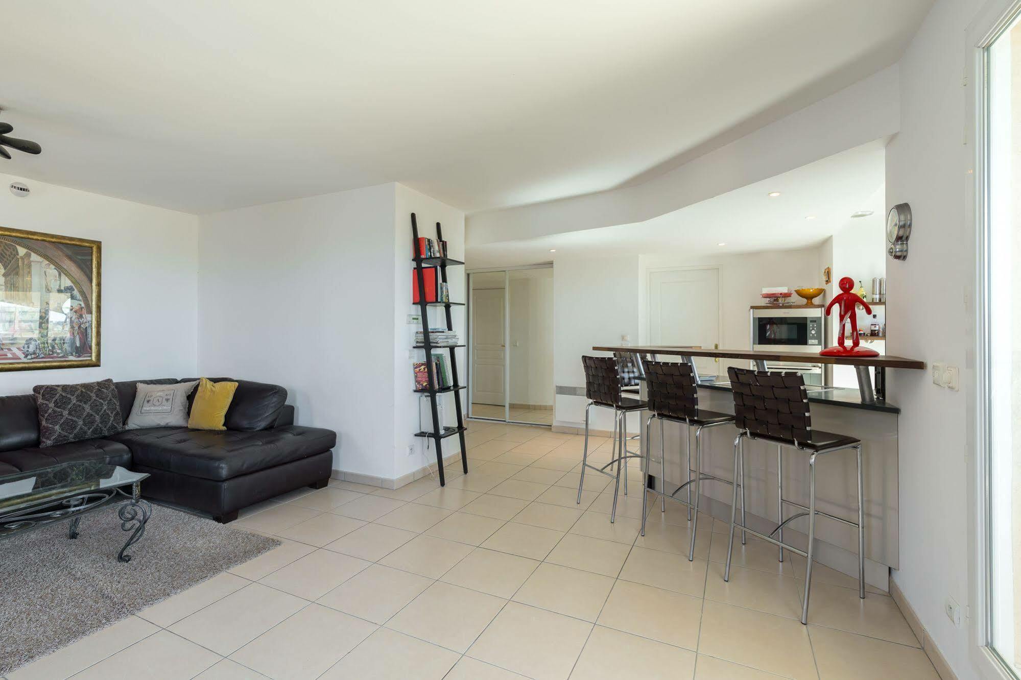 Superb Penthouse In Centre Of Stunning Views Air-conditioning Internet Near The Palais 532 Apartment