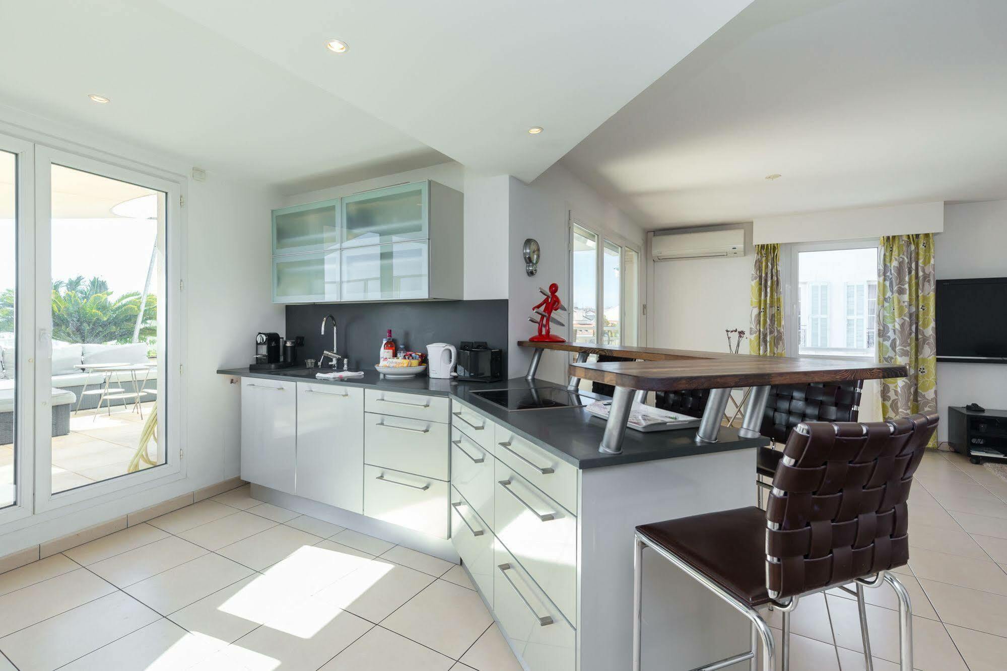 Apartment Superb Penthouse In Centre Of Stunning Views Air-conditioning Internet Near The Palais 532