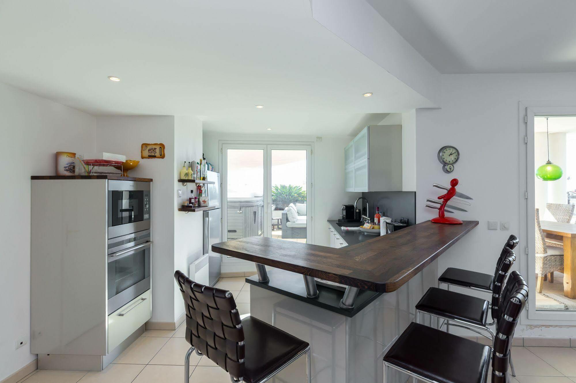 Apartment Superb Penthouse In Centre Of Stunning Views Air-conditioning Internet Near The Palais 532
