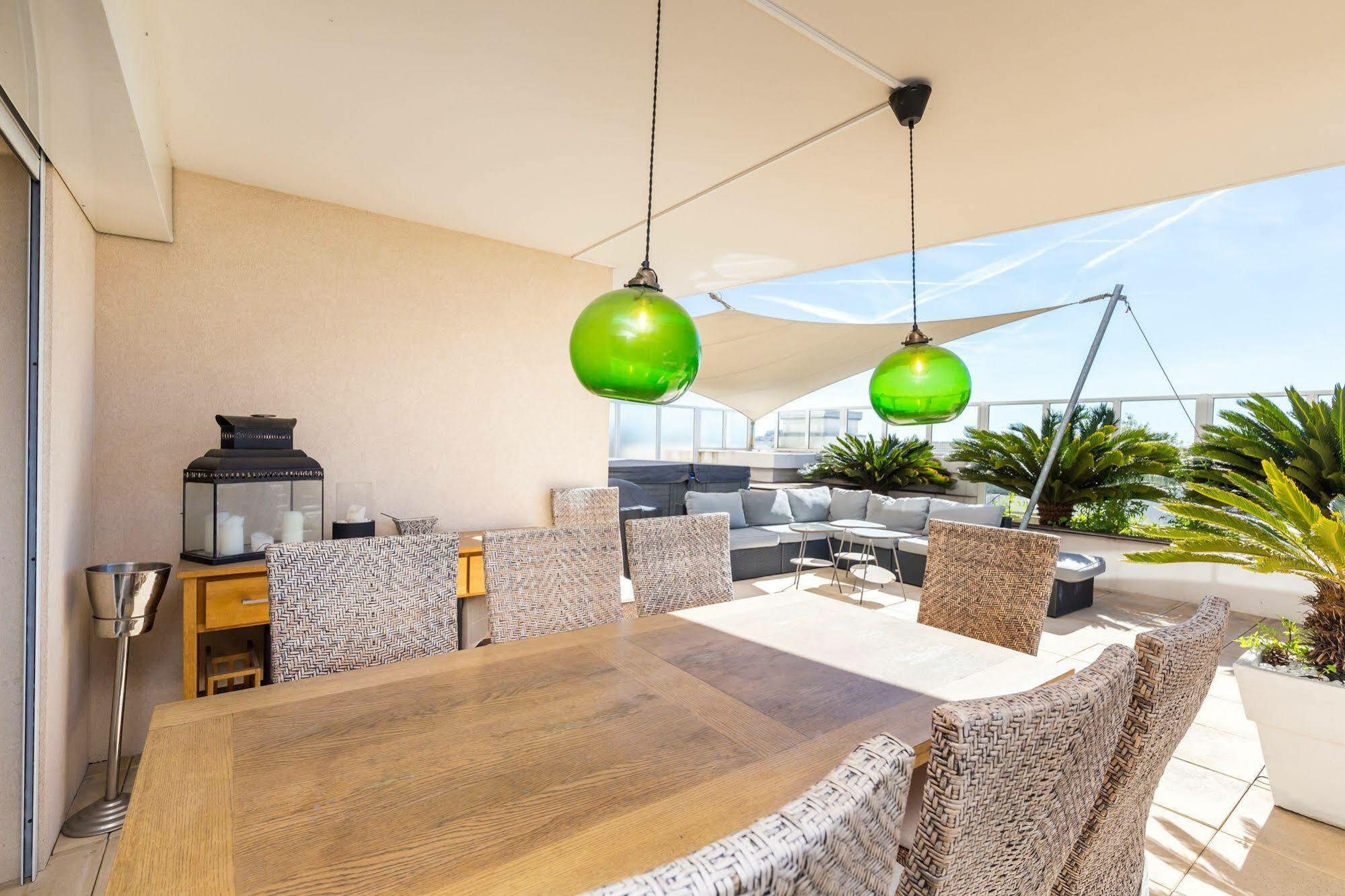 Superb Penthouse In Centre Of Stunning Views Air-conditioning Internet Near The Palais 532 Apartment