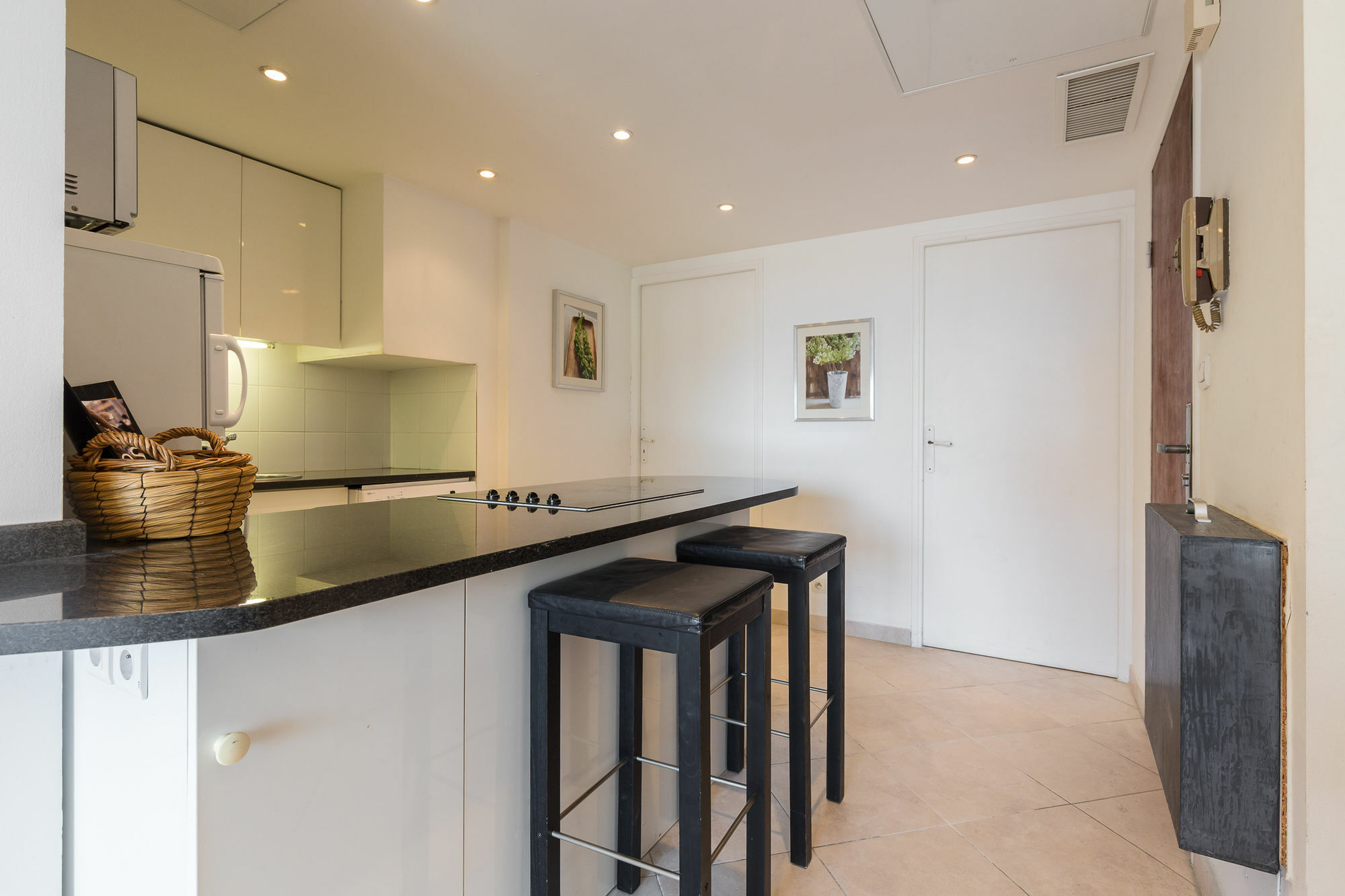 Apartment Modern 3 Bedroom, 3 Bathroom Near Old Town Walking Distance To Palais 330 Cannes