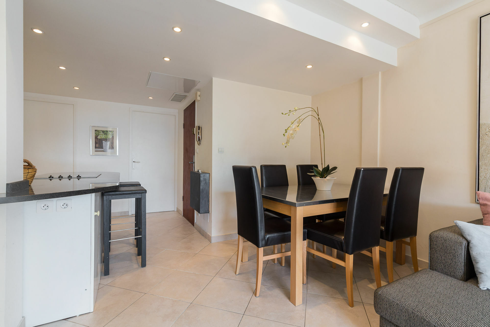 Modern 3 Bedroom, 3 Bathroom Near Old Town Walking Distance To Palais 330 * Cannes