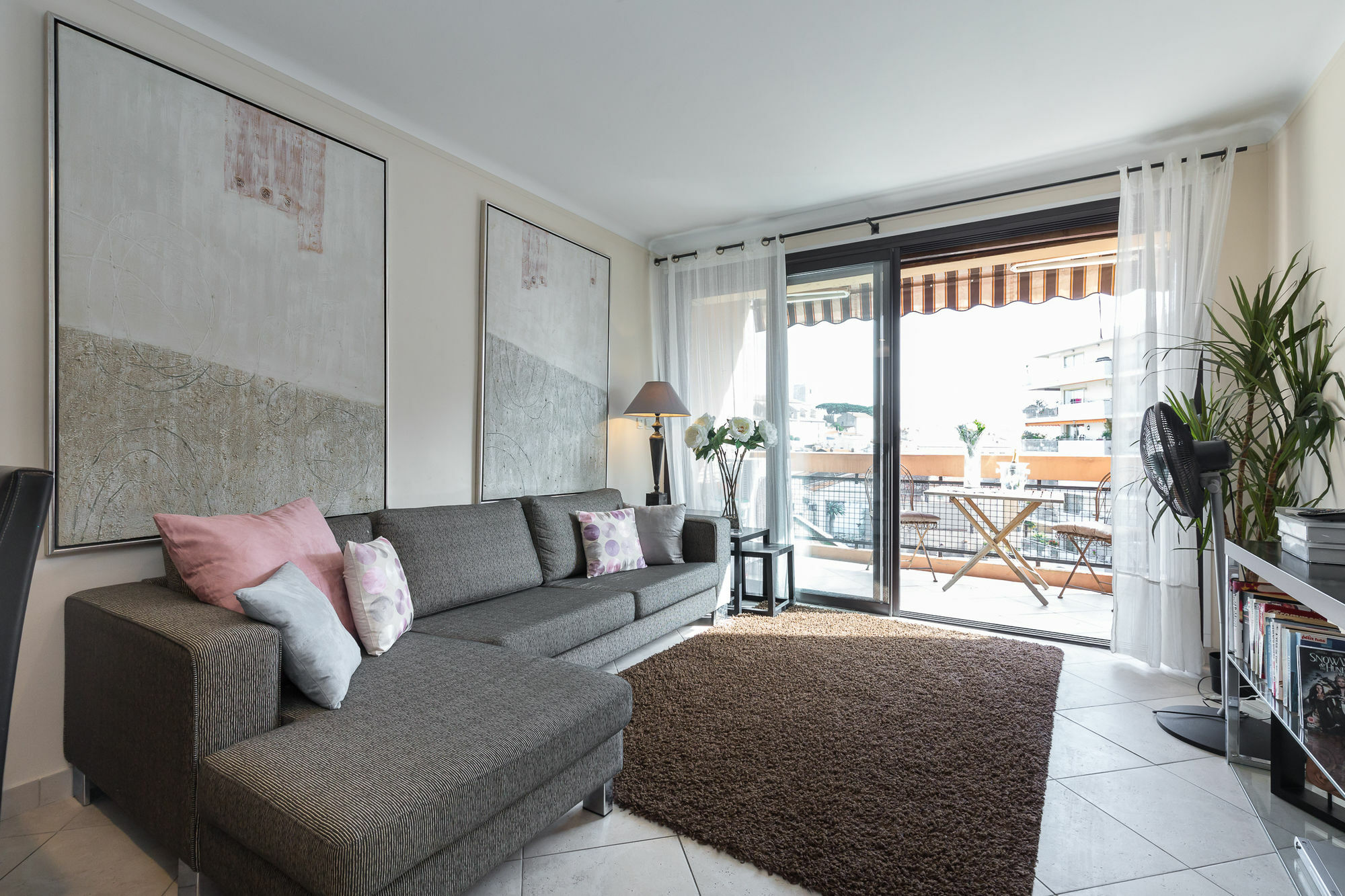 Modern 3 Bedroom, 3 Bathroom Near Old Town Walking Distance To Palais 330 Apartment *