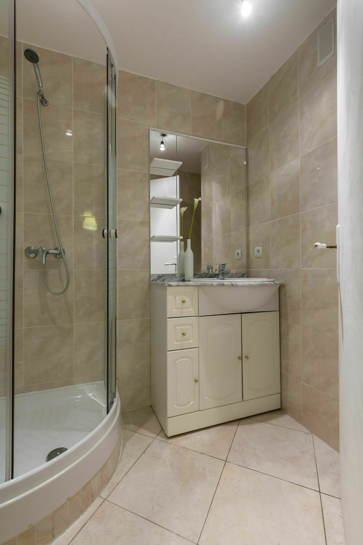 Modern 3 Bedroom, 3 Bathroom Near Old Town Walking Distance To Palais 330 Apartment Cannes