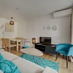 Immogroom - 2 Rooms - Renovated - Pool - Air Conditioning - Parking - Wifi