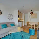 Immogroom - 2 Rooms - Renovated - Pool - Air Conditioning - Parking - Wifi