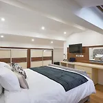 Sunlight Properties - Palme D Or - 2 Bedrooms, Modern Holiday Rental Apartment, Hyper Central