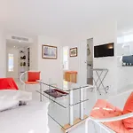 Luxurious 2-Room Apartment In Palm Beach