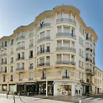 Two Bedroom Flat Steps Away From Croisette Cannes