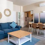 Cannes Rue D\'Antibes: Agreable Quatre Pieces